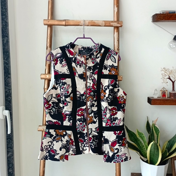 💖💖💖 Cue Australia Peplum Zipped Top - Picture 2 of 12